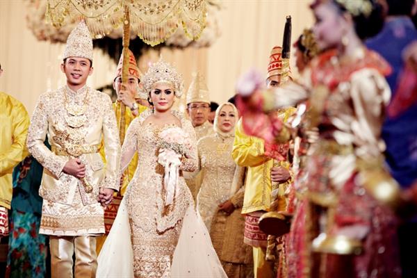 Mahar Pernikahan Termahal dari Adat Indonesia