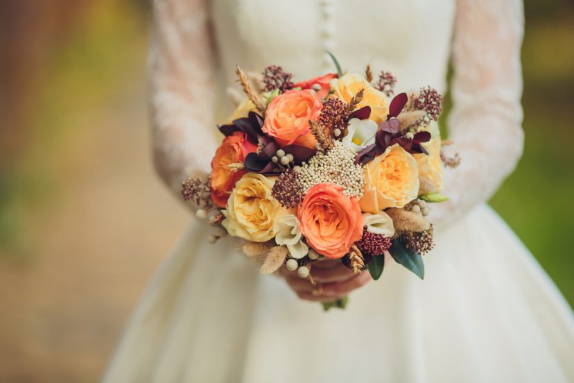 Apakah Pengantin Harus Membawa Buket Bunga Ketika Menikah?