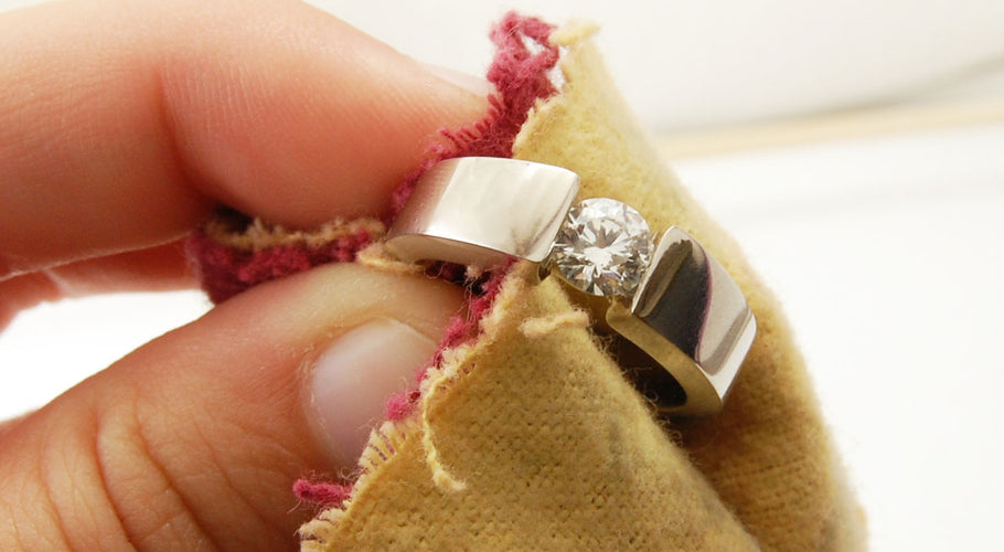 Cara Membersihkan Cincin yang Benar Berdasarkan Jenisnya