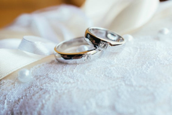 Bedanya Cincin Pertunangan & Cincin Pernikahan