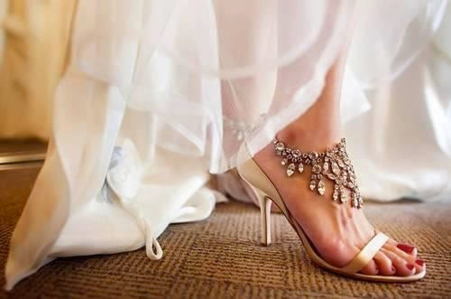 Supaya Kaki Tak Mudah Lelah Mengenakan High Heels di Hari Spesialmu